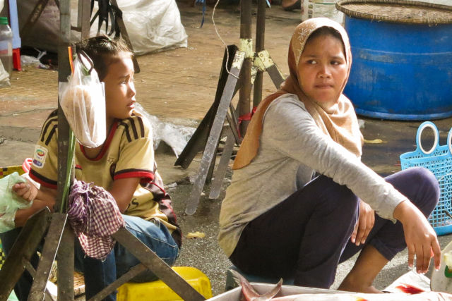 Jeunes filles cambodgiennes.